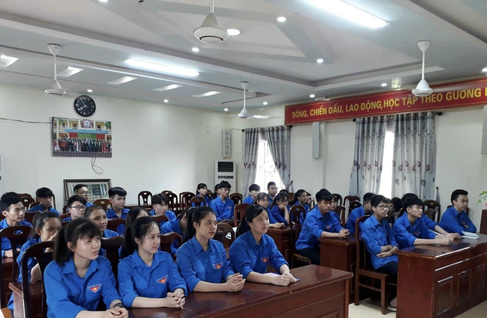 Huyện đoàn Ân Thi tổ chức chuyên đề học tập và làm theo tư tưởng, đạo đức phong cách Hồ Chí Minh  nhân dịp Lễ kỷ niệm 133 năm ngày sinh của chủ tịch Hồ Chí Minh (19/5/1980-19/5/2023)