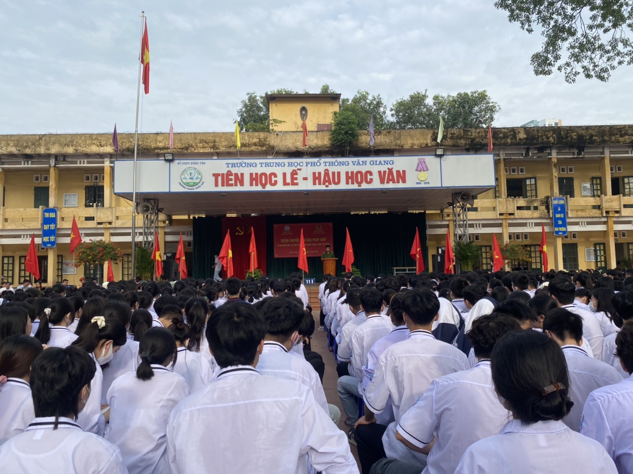 Huyện đoàn Văn Giang phối hợp tổ chức tuyên truyền phòng, chống ma túy cho đoàn viên, thanh niên trường THPT Văn Giang