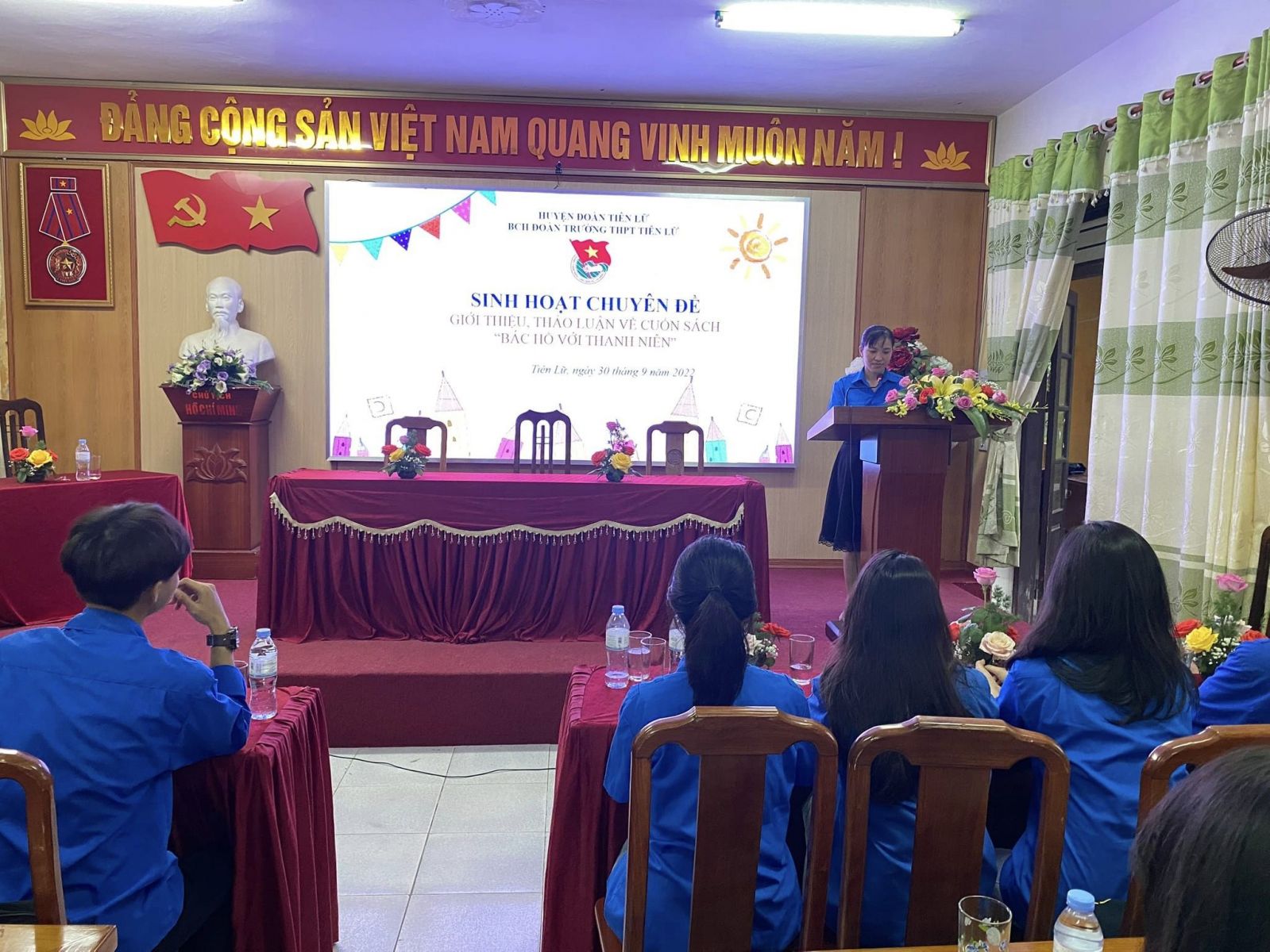 Năm 2022, Đoàn trường THPT Tiên Lữ, huyện Tiên Lữ định kỳ hằng tháng tổ chức sinh hoạt, thảo luận về các cuốn sách viết về Bác Hồ