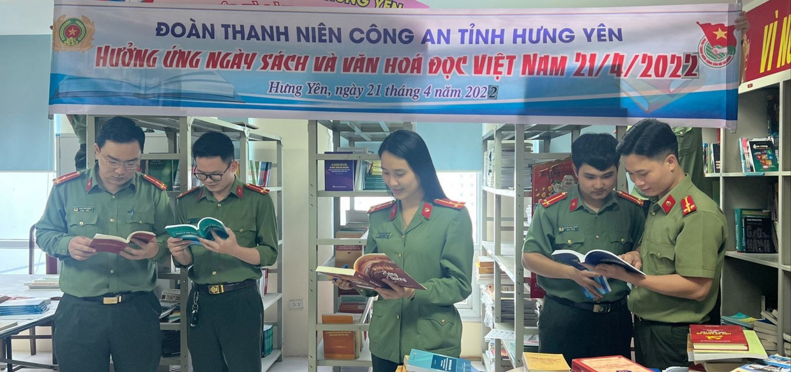 Tuổi trẻ Công an tỉnh Hưng Yên hưởng ứng ngày sách và văn hóa đọc Việt Nam năm 2022