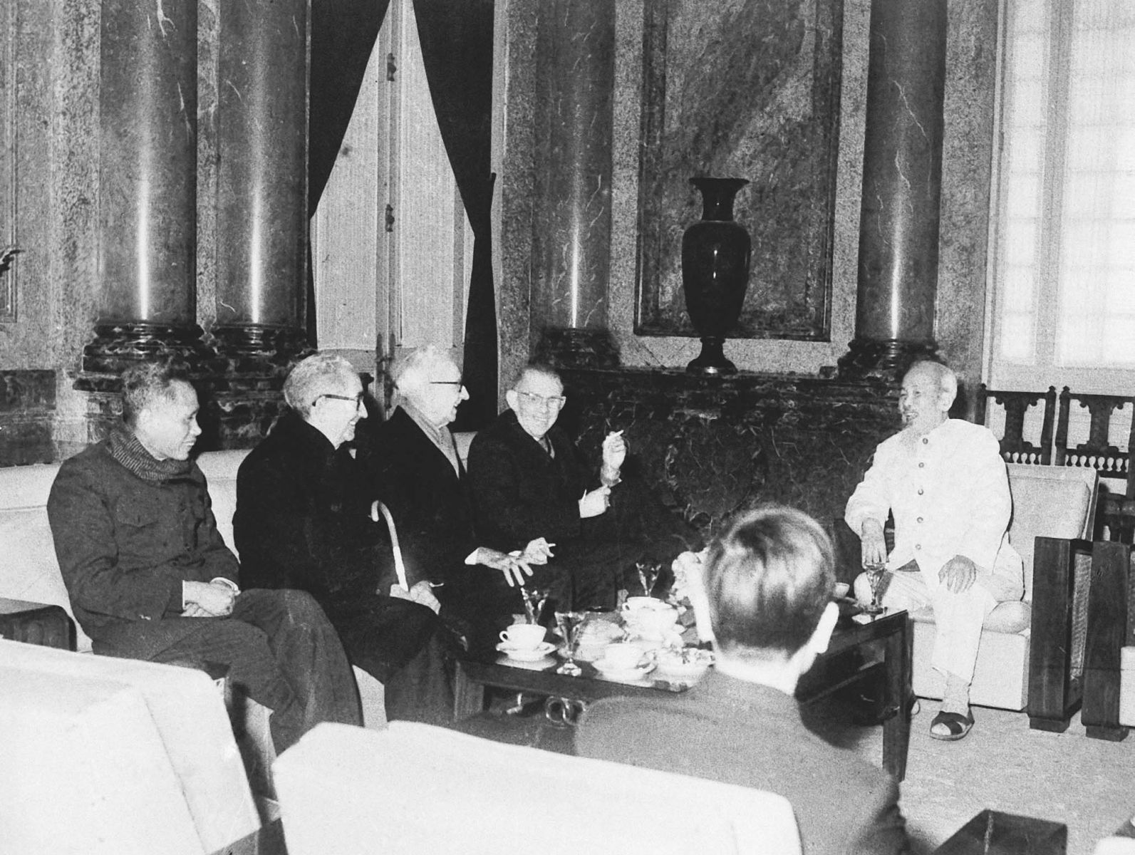 Tư tưởng Hồ Chí Minh về độc lập, tự chủ trong đối ngoại, đoàn kết quốc tế và việc vận dụng trong tình hình hiện nay