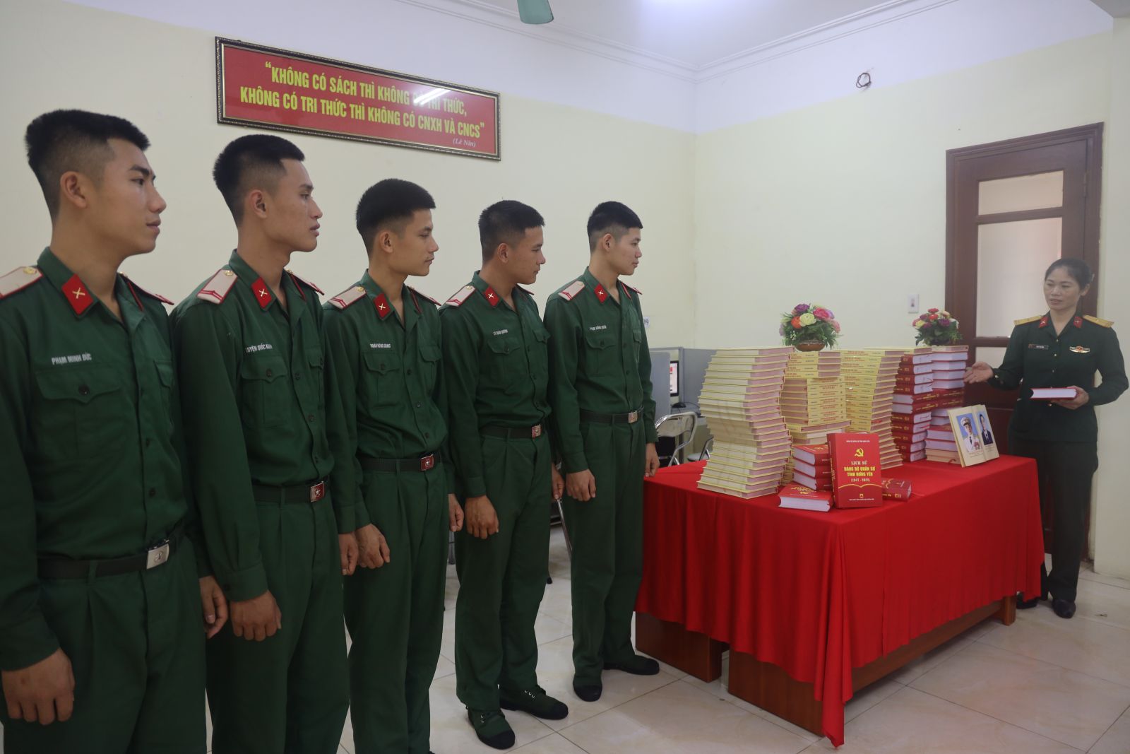 Đoàn Thanh niên Bộ CHQS tỉnh Hưng Yên: Hưởng ứng ngày sách và văn hóa đọc Việt Nam năm 2023
