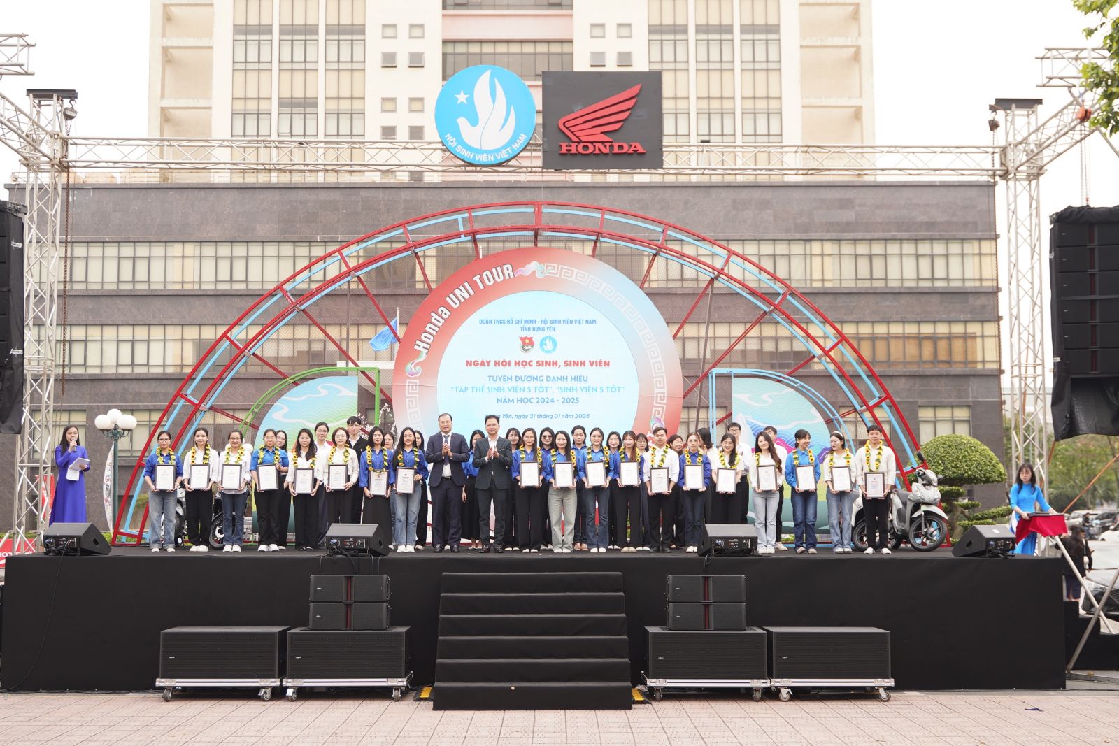 Sôi nổi không khí Ngày hội học sinh, sinh viên năm 2026 quy tụ hàng nghìn bạn trẻ Hưng Yên