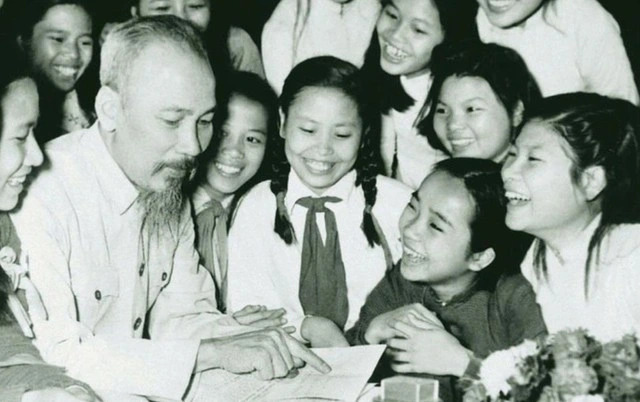 Bài viết của Tổng Bí thư, Chủ tịch nước Tô Lâm: "Ánh sáng Hồ Chí Minh soi đường cho chúng ta đi"