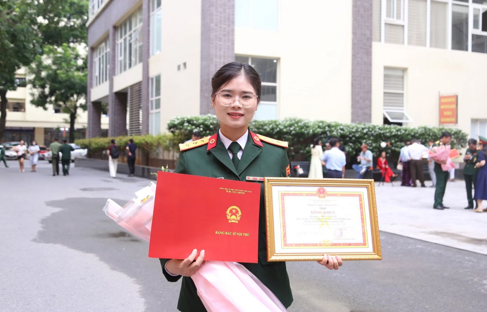 10 năm bền bỉ từ giảng đường đến bệnh viện, nữ sinh Hưng Yên xuất sắc trở thành thủ khoa bác sĩ nội trú