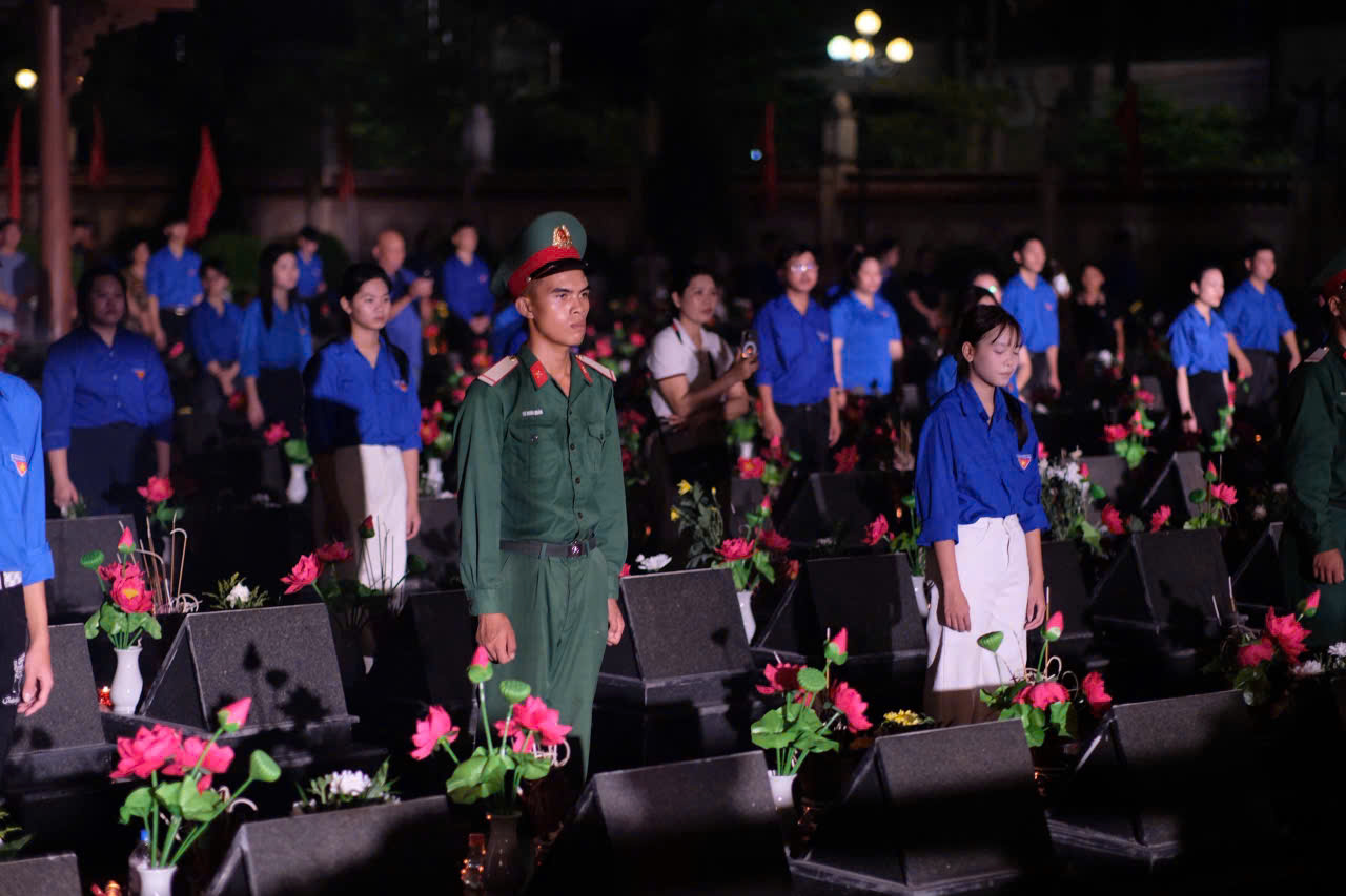 Tuổi trẻ Hưng Yên đồng loạt thắp nến tri ân các Anh hùng liệt sĩ