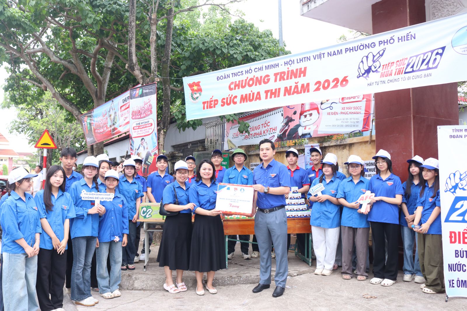 Ban Thường vụ Tỉnh đoàn Hưng Yên thăm, động viên các đội hình “Tiếp sức mùa thi” trong kỳ thi tốt nghiệp THPT năm 2026