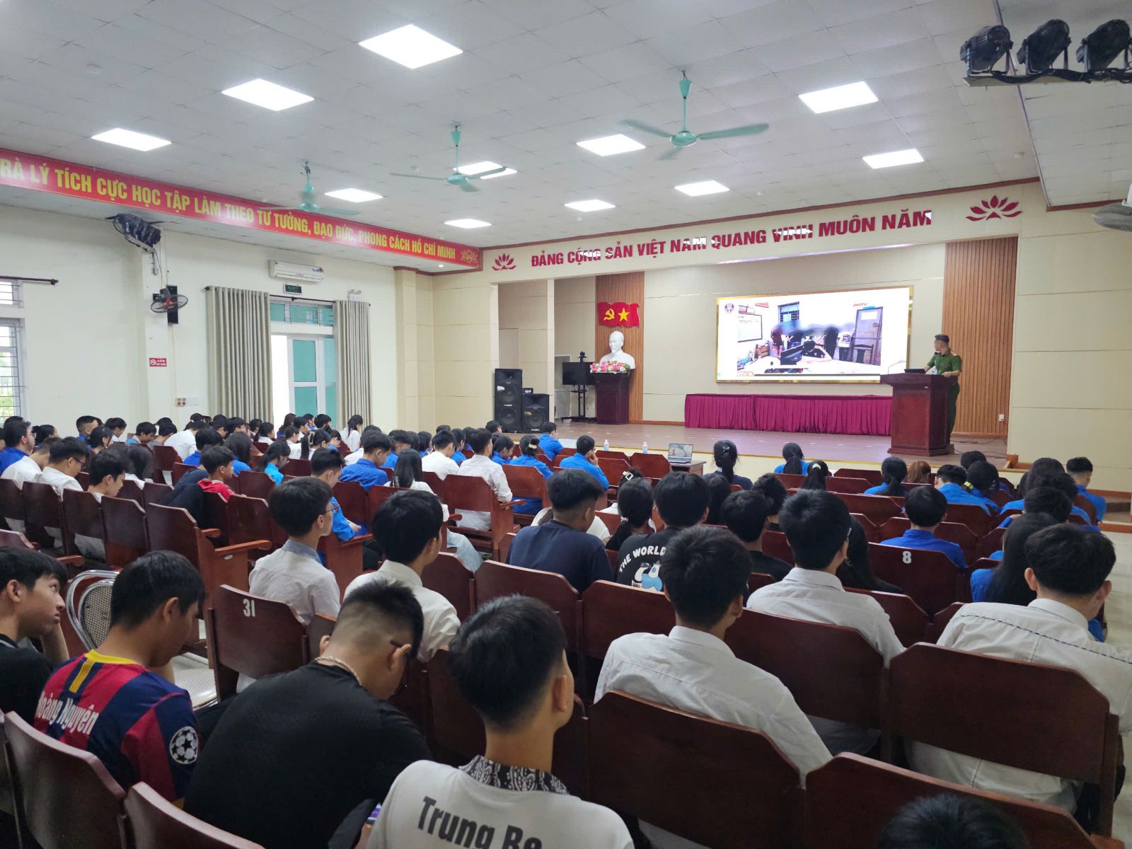 Hơn 200 đoàn viên, thanh niên Trà Lý được bồi dưỡng kỹ năng Đoàn, kỹ năng số và kiến thức pháp luật
