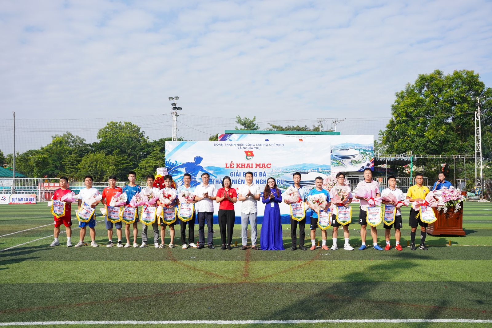 Khởi tranh Giải bóng đá Thanh niên xã Nghĩa Trụ năm 2026