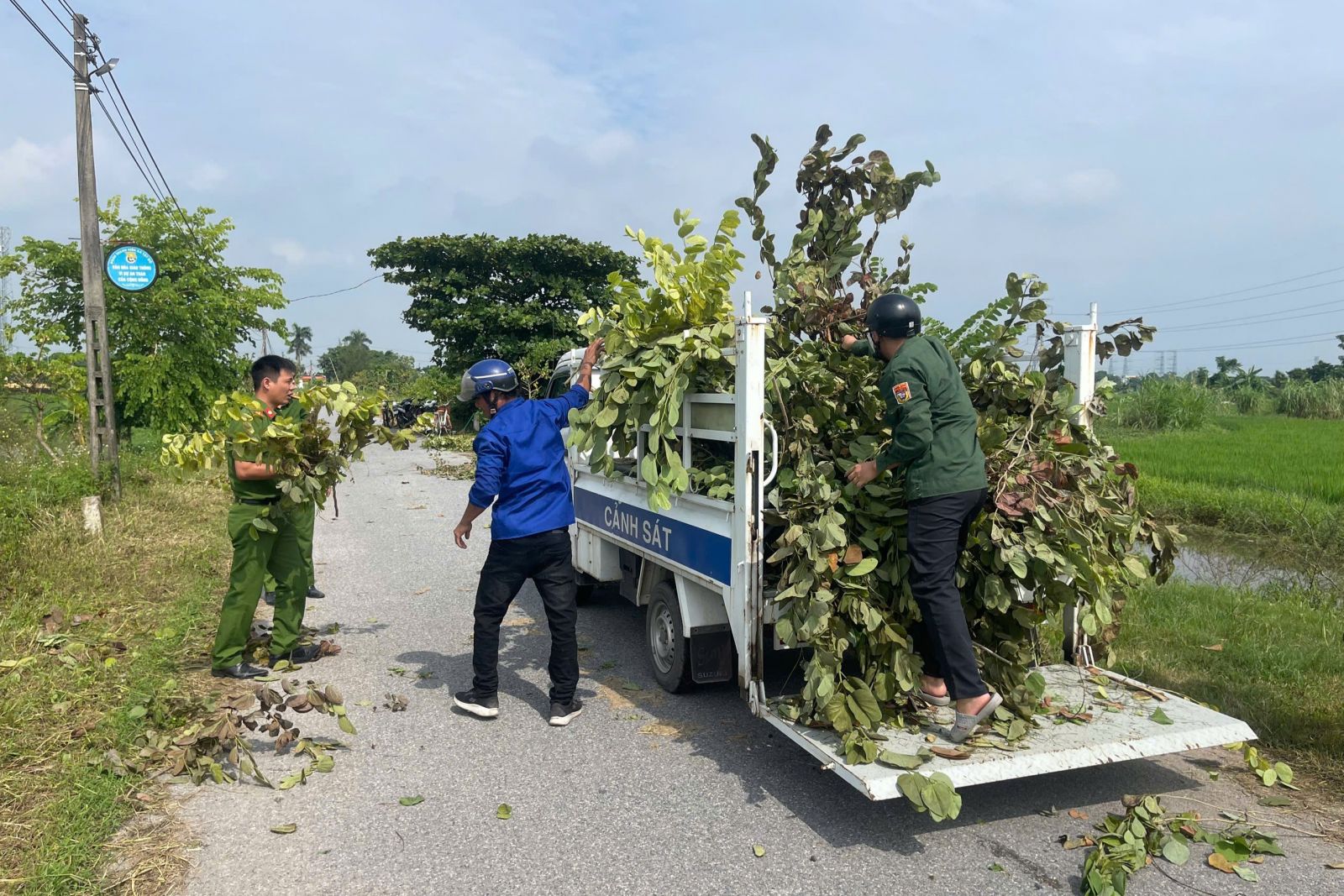Tuổi trẻ Thần Khê chủ động phòng ngừa rủi ro mùa mưa bão