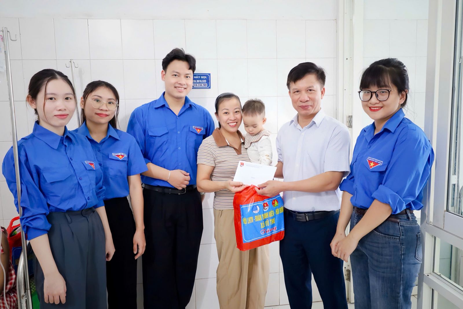 Mang Trung thu đến với những em nhỏ đang điều trị tại bệnh viện