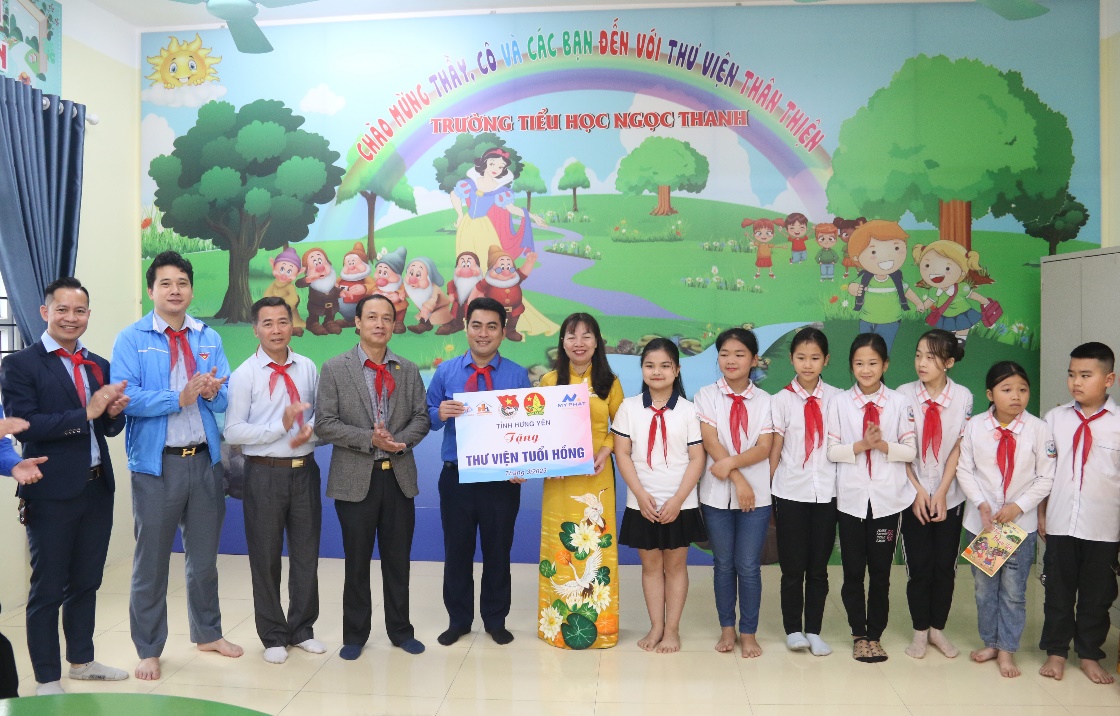 Ban Thường vụ Tỉnh đoàn phối hợp khánh thành Thư viện tuổi hồng tặng Trường Tiểu học Ngọc Thanh
