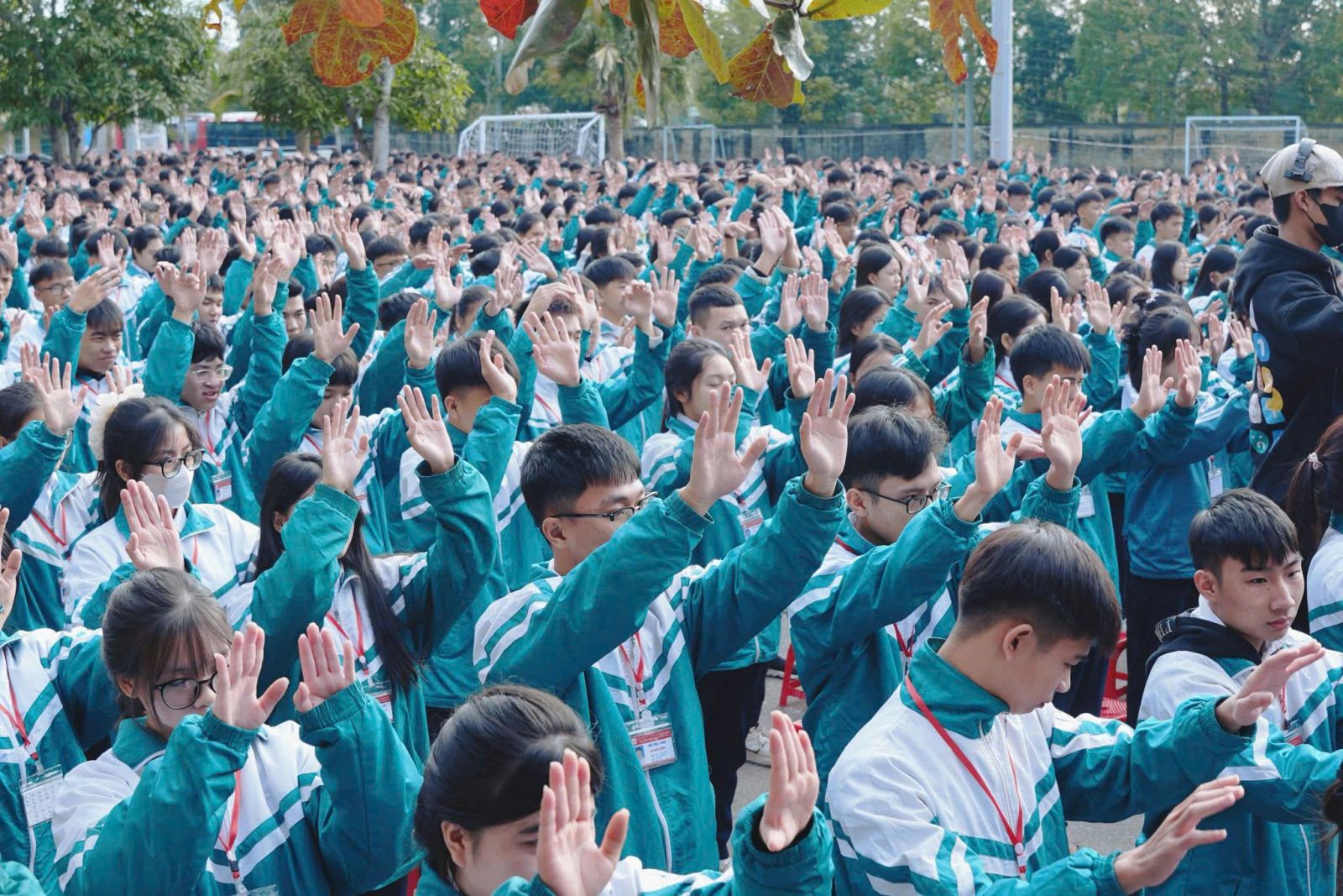 Đoàn trường THPT Hoàng Văn Thái đổi mới hình thức tuyên truyền về tình bạn đẹp