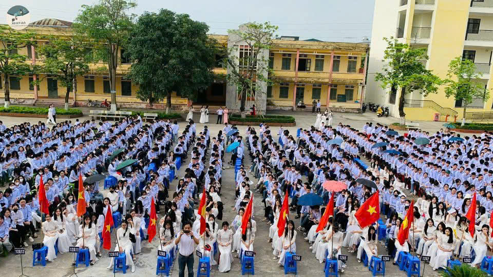 Đoàn trường THPT Nguyễn Du đẩy mạnh truyền thông phòng chống bạo lực học đường