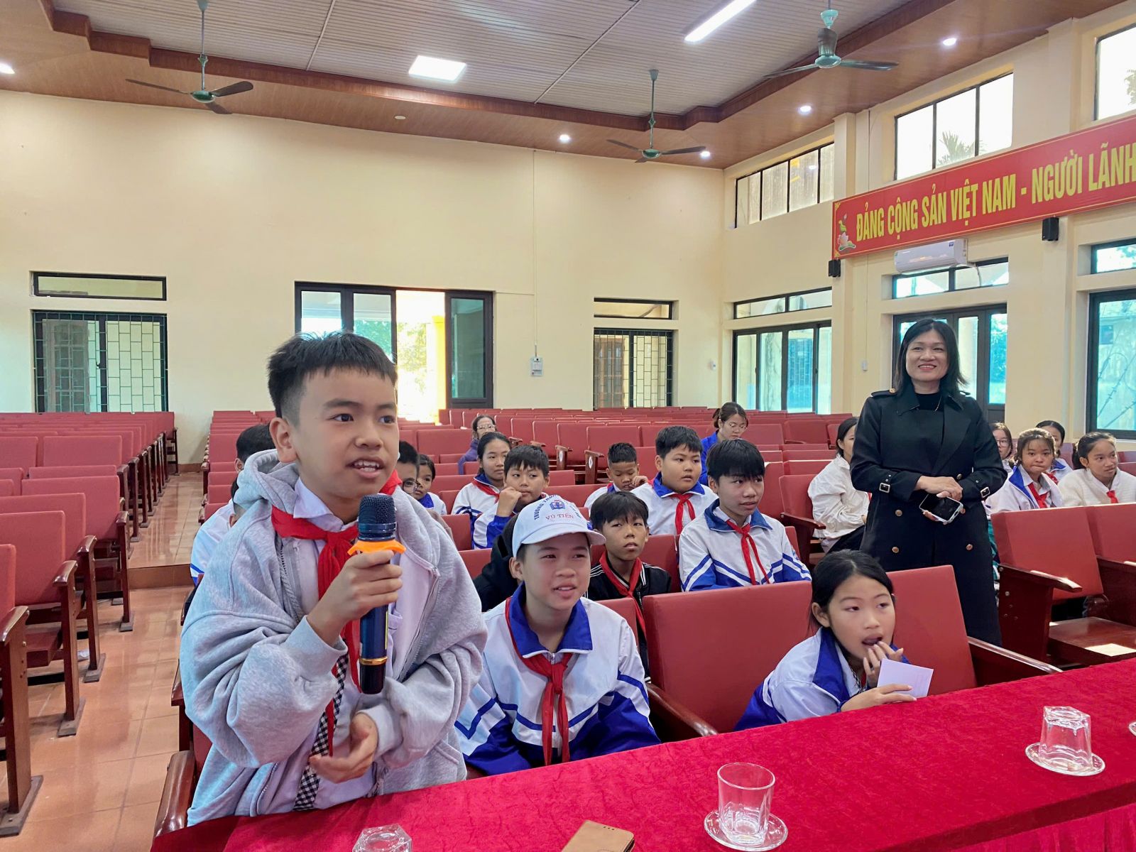 Chương trình tiếp xúc cử tri trẻ em tỉnh Hưng Yên