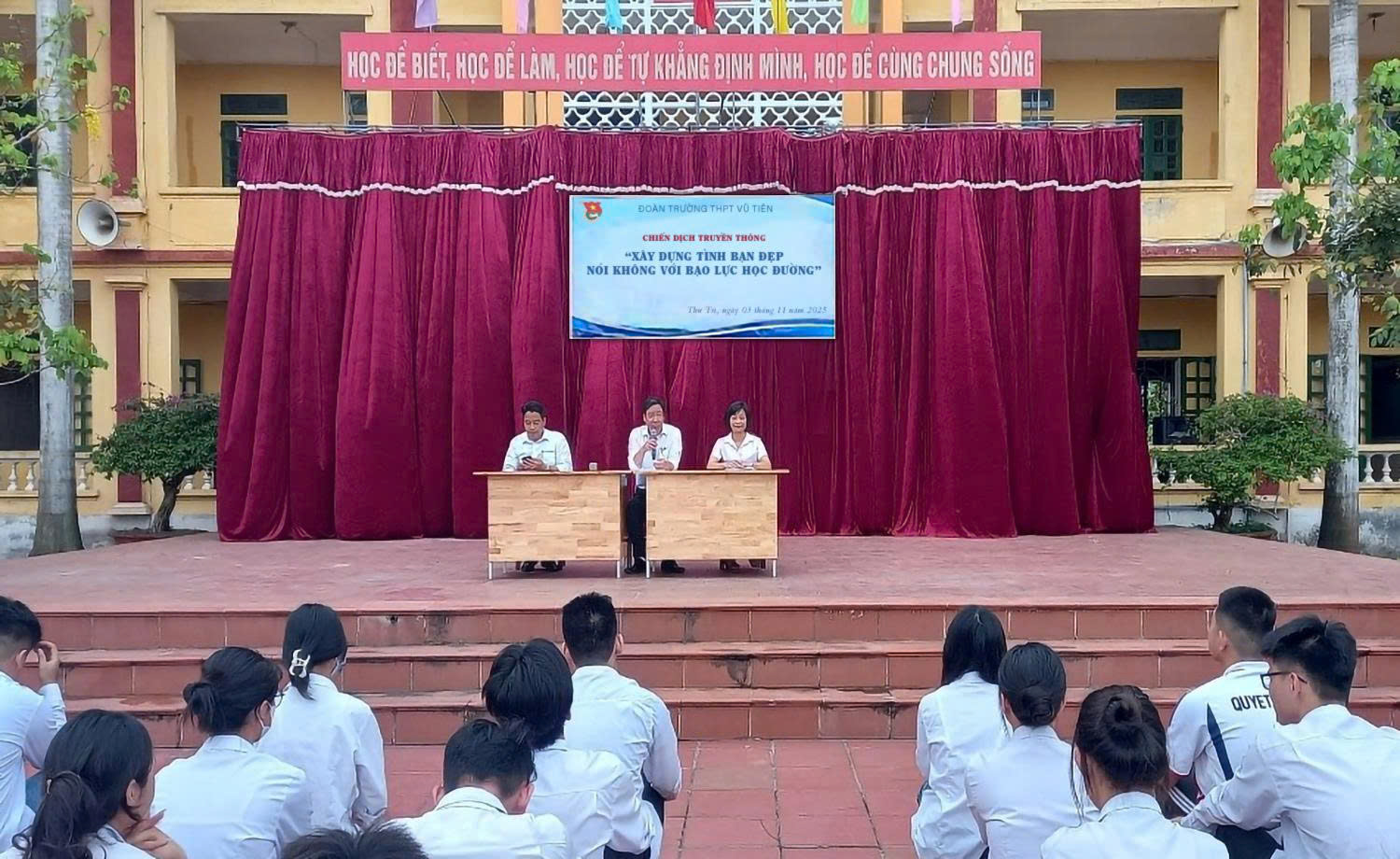 Đoàn trường THPT Vũ Tiên: Đẩy mạnh truyền thông  “Xây dựng tình bạn đẹp- nói không với bạo lực học đường”