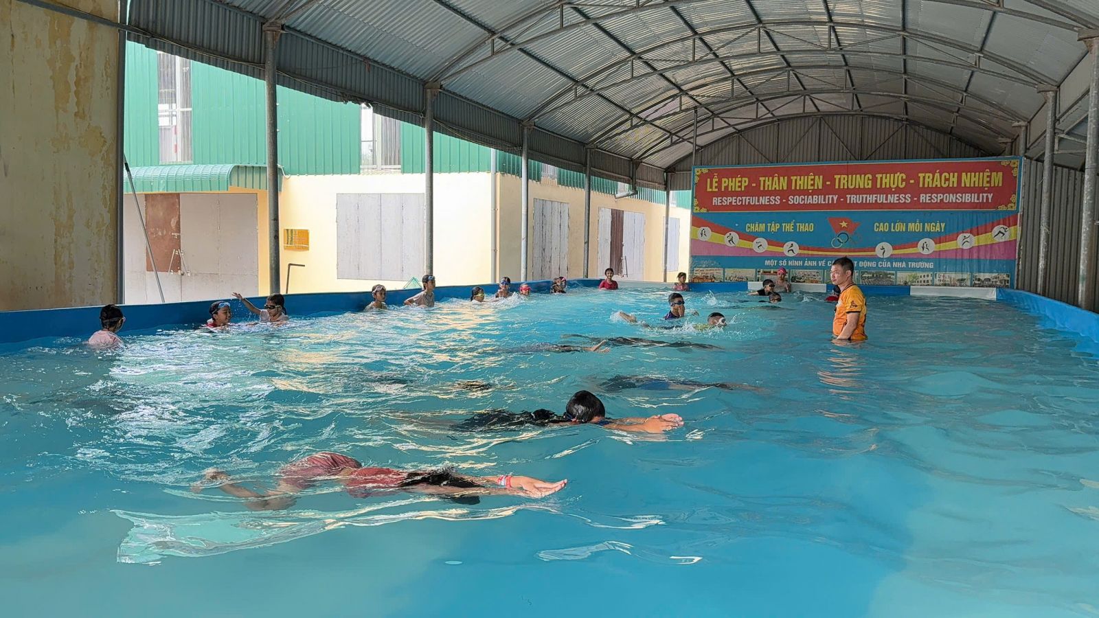 Hưng Yên: Phát huy vai trò của tổ chức Đoàn qua mô hình bể bơi di động phòng, chống đuối nước cho trẻ em