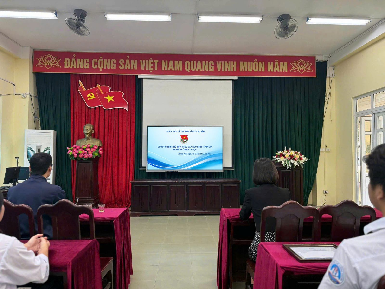 TỈNH ĐOÀN HƯNG YÊN:  TỔ CHỨC NHIỀU HOẠT ĐỘNG HỖ TRỢ, THÚC ĐẨY HỌC SINH, SINH VIÊN NGHIÊN CỨU KHOA HỌC.