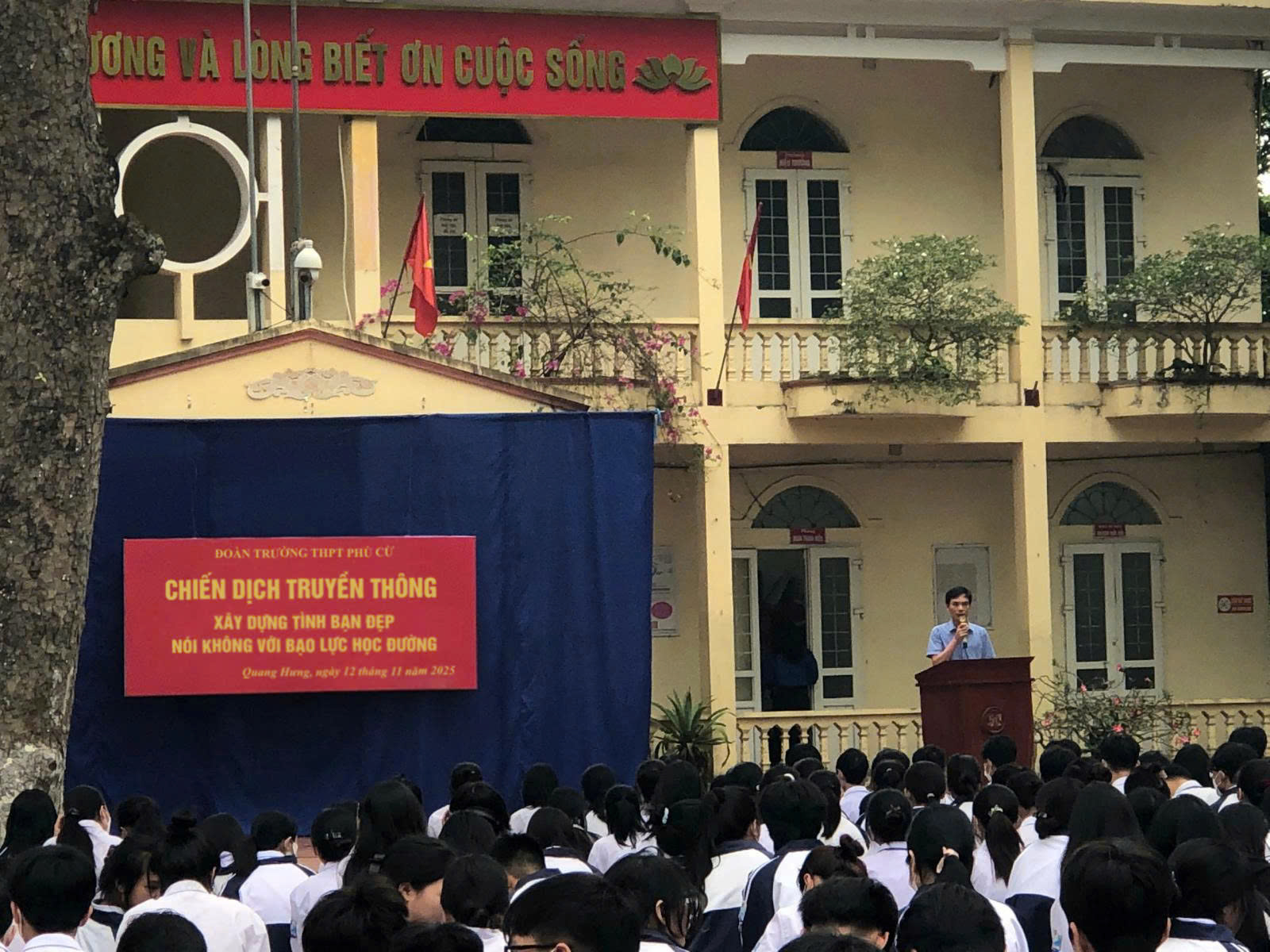 Đoàn trường THPT Phù Cừ tổ chức “Xây dựng tình bạn đẹp, nói không với bạo lực học đường”.