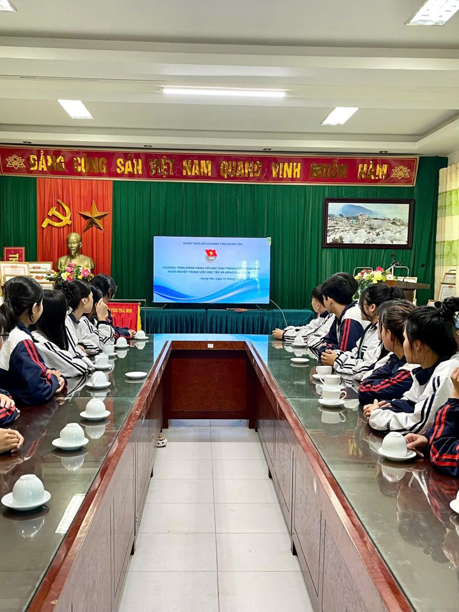 TỈNH ĐOÀN HƯNG YÊN TỔ CHỨC CHƯƠNG TRÌNH ĐỒNG HÀNH VỚI HỌC SINH, SINH VIÊN TRONG CÁC CƠ SỞ GDNN TRONG VIỆC HỌC TẬP VÀ NÂNG CAO TAY NGHỀ