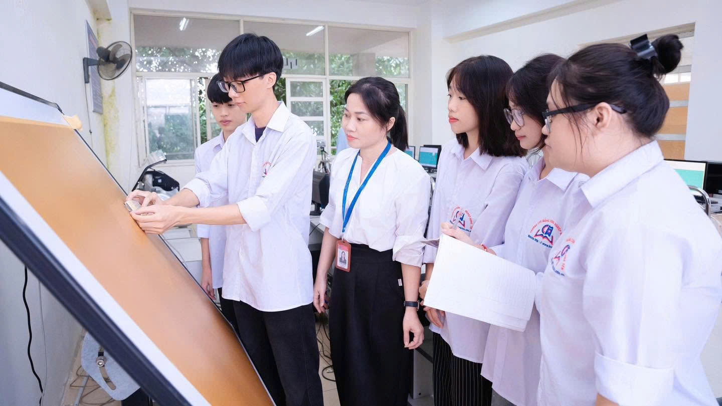Hội Sinh viên tỉnh Hưng Yên tổ chức chương trình tham quan, học tập thực tế tại doanh nghiệp