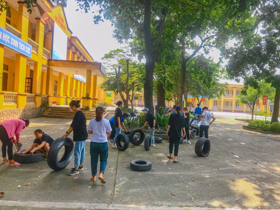 Huyện đoàn Văn Lâm: Tích cực triển khai các điểm sinh hoạt vui chơi bằng lốp xe cho thiếu nhi