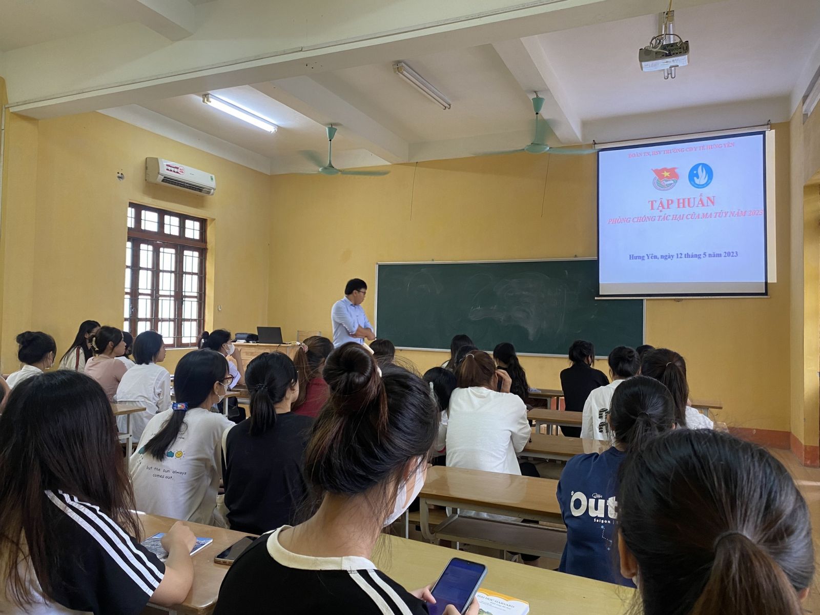 Đoàn trường Cao đẳng Y tế Hưng Yên tổ chức Hội nghị tuyên truyền về tác hại và phòng chống ma túy cho sinh viên
