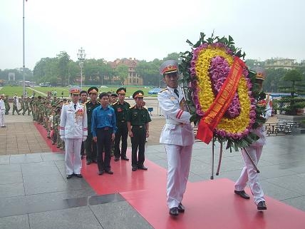 Lớp Học kỳ trong quân đội Báo công Lăng Chủ tịch Hồ Chí Minh