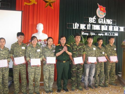 Bế giảng Lớp Học kỳ trong quân đội năm 2011