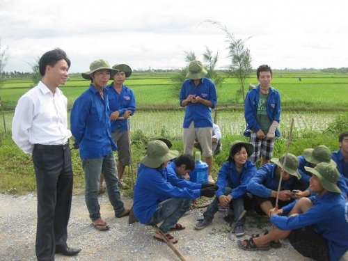 Đồng chí Phó Bí thư Thường trực tỉnh Đoàn thăm và kiểm tra tình nguyện tại huyện Phù Cừ