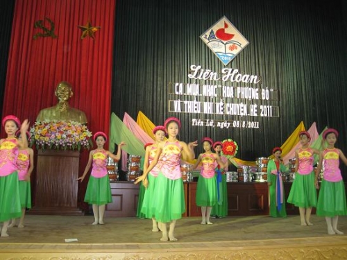 Ban chỉ đạo hoạt động hè huyện Tiên Lữ: Liên hoan tiếng hát Hoa phượng đỏ và thiếu nhi kể chuyện hè 2011