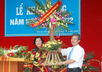 Tưng bừng khai giảng năm học 2011 - 2012