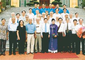 Chủ tịch nước Nguyễn Minh Triết tiếp các cựu cán bộ Ðoàn thanh niên các cơ quan Trung ương