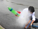 Học sinh Hà Nội thi bắn tên lửa nước