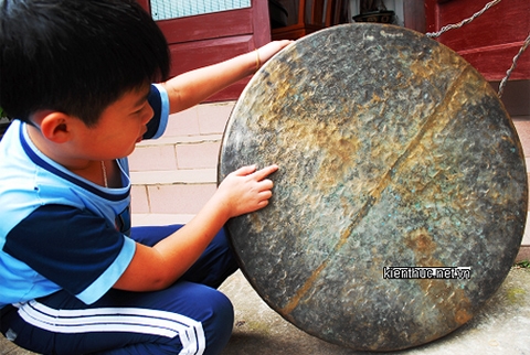 Đào được chiêng ngoại cỡ ở Lâm Đồng