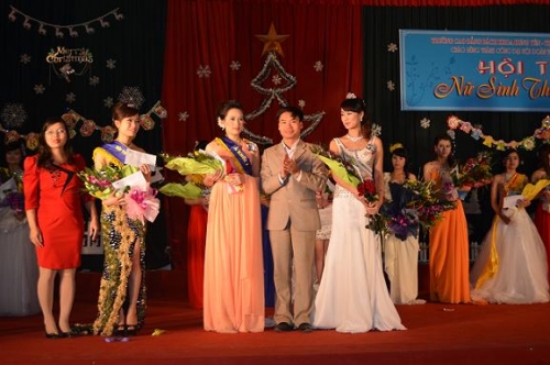 Đoàn trường Cao đẳng Bách khoa Hưng Yên tổ chức Hội thi nữ sinh thanh lịch năm 2012