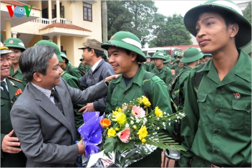 Hơn 1000 thanh niên Hưng Yên lên đường nhập ngũ đợt 1 năm 2013