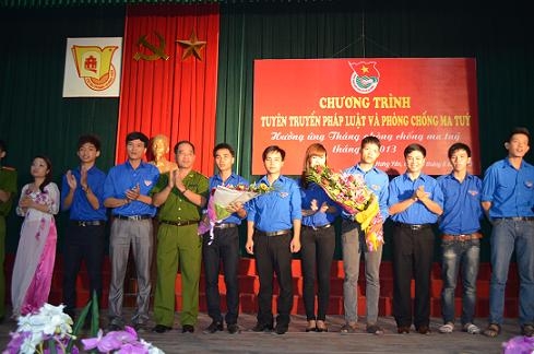 Đoàn trường CĐSP Hưng Yên - Chi đoàn PC47 Công an tỉnh:  tổ chức chương trình “Tuyên truyền pháp luật và phòng chống ma túy”