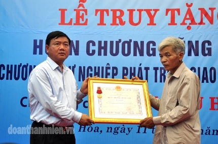 Chủ tịch nước truy tặng Huân chương dũng cảm cho đồng chí Trần Hữu Hiệp