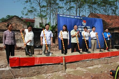 Đoàn khối doanh nghiệp tỉnh khởi công xây nhà nhân ái tặng người nghèo