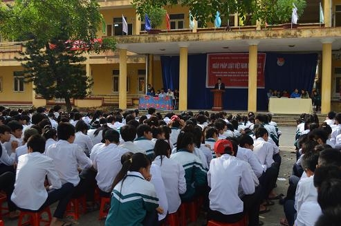 Huyện đoàn Mỹ Hào tổ chức Ngày Pháp luật Việt Nam  tuyên truyền về Luật Giao thông đường bộ