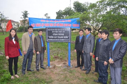 Huyện Đoàn Phù Cừ gắn biển công trình vườn cây thanh niên