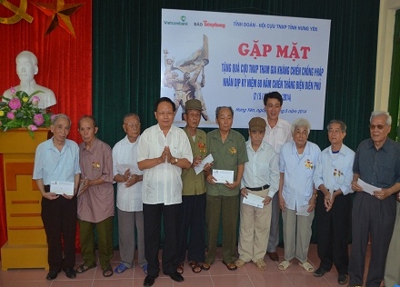 Tỉnh Đoàn – Hội Cựu TNXP tỉnh Gặp mặt tặng quà cựu thanh niên xung phong tham gia kháng chiến  chống Pháp nhân dịp kỷ niệm 60 năm chiến thắng Điện Biên Phủ