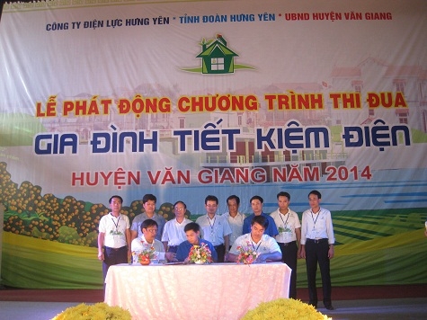 Tỉnh Đoàn – Công ty Điện lực Hưng Yên – UBND huyện Văn Giang Phát động chương trình thi đua Gia đình tiết kiệm điện năm 2014
