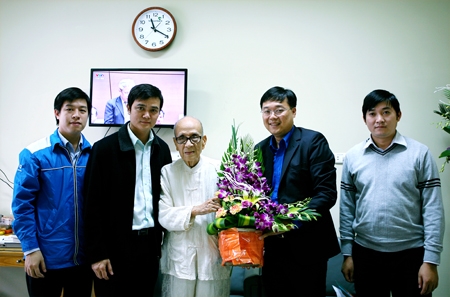 Bí thư Trung ương Đoàn thăm các nhà giáo lão thành nhân Ngày Nhà giáo Việt Nam