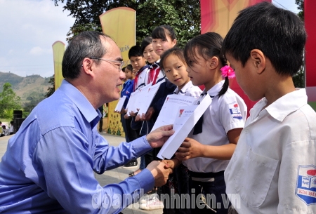 Khởi động Tháng Thanh niên và Tết trồng cây “Đời đời nhớ ơn Bác Hồ” 2015