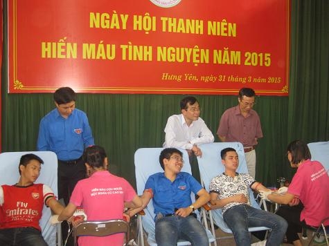 Ban Thường vụ tỉnh Đoàn tổ chức  Ngày hội thanh niên hiến máu tình nguyện năm 2015