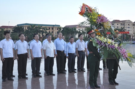 Chủ tịch Ủy ban Trung ương MTTQ Việt Nam dâng hương tưởng niệm Tổng bí thư Nguyễn Văn Linh