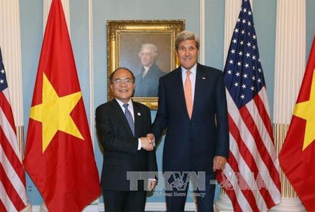 Chủ tịch Quốc hội Nguyễn Sinh Hùng gặp Ngoại trưởng Hoa Kỳ John Kerry