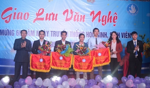 Giao lưu văn nghệ chào mừng 66 năm Ngày truyền thống Học sinh sinh viên Việt Nam
